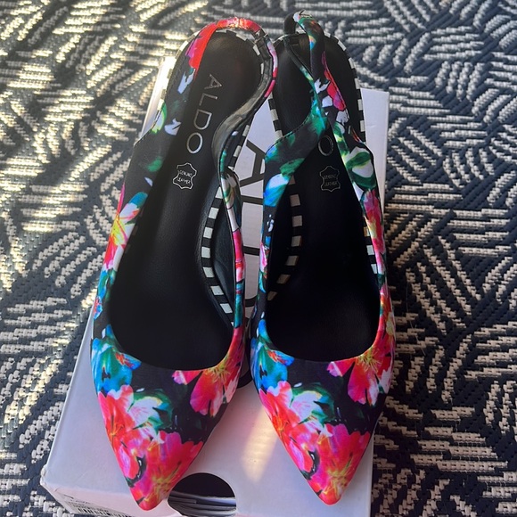 Never work floral heels - Picture 2 of 5